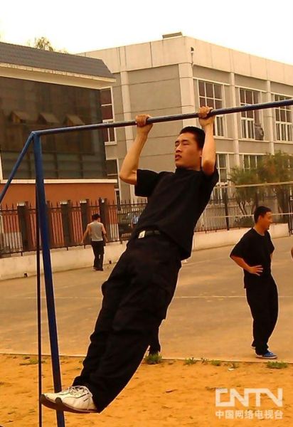 90后救人警校学生单腿截肢 术后连说"给您添麻烦了"