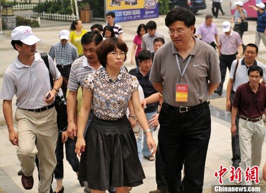 中国新闻社考察团考察成都温江