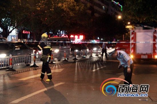 三亚解放路中心商铺着火交通一度中断无人伤亡