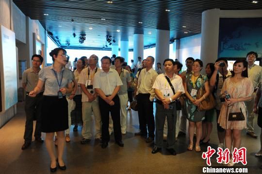 华媒高层参观两型展览馆感受湖南“两型”魅力