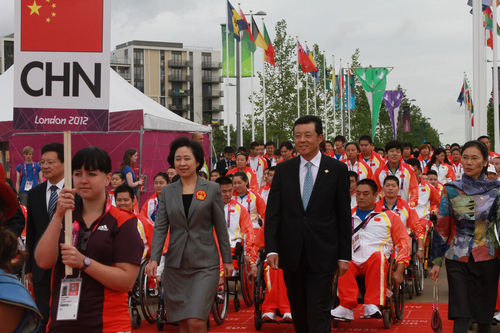 中国驻英大使刘晓明出席伦敦残奥会中国代表团升旗仪式
