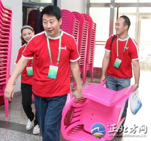 微笑是最好的名片 记第八届校长杯乒乓球赛志