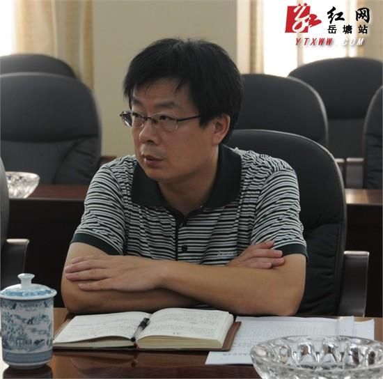 正文 岳塘区副区长黄建平作讲话.