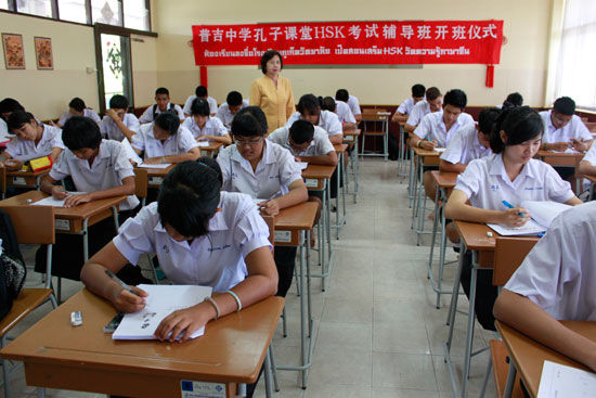 泰普吉中学孔子课堂落实2012汉语考试推广工