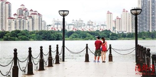 秋波送爽多情山水迷人眼