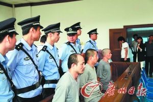 入室强暴老乡妻子联防队员获刑6年