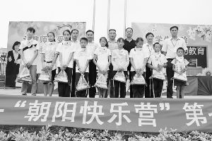 20名学生获赠开学礼物