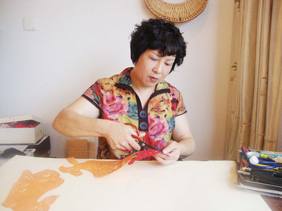 剪纸大师向亮晶:让梅山文化走出家乡,走向世界