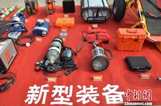金刚充气挡墙等高端救援设备现身杭州消防展