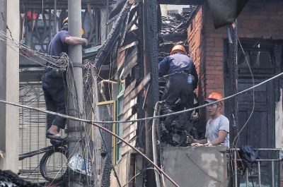 刘大姐带病挨家挨户疏散邻居