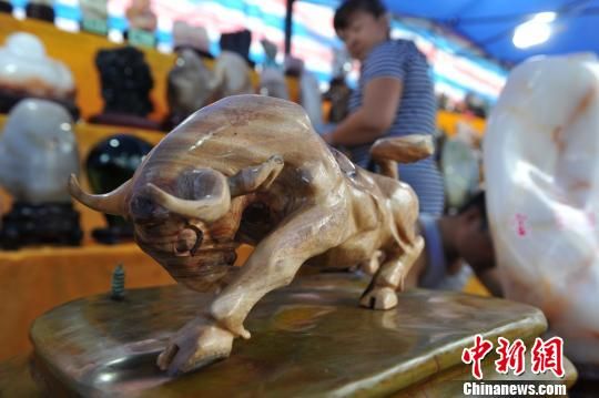首届中华赏石展暨黄蜡石文化博览会江西鹰潭举行
