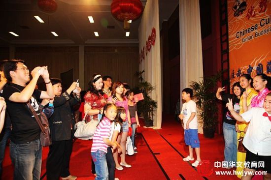 “中华文化大乐园”优秀才艺学生团赴印尼演出
