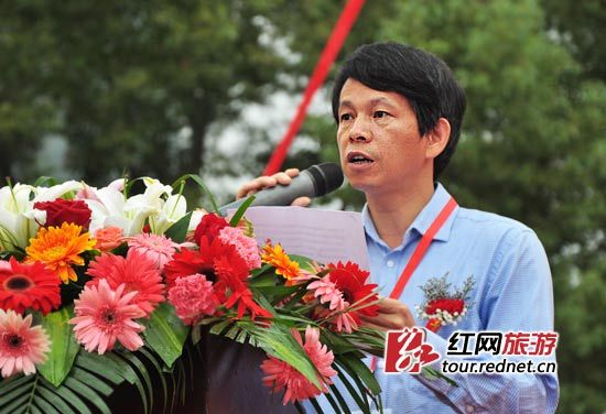中国老年旅游发展不足首届老年旅游节在张家界开幕