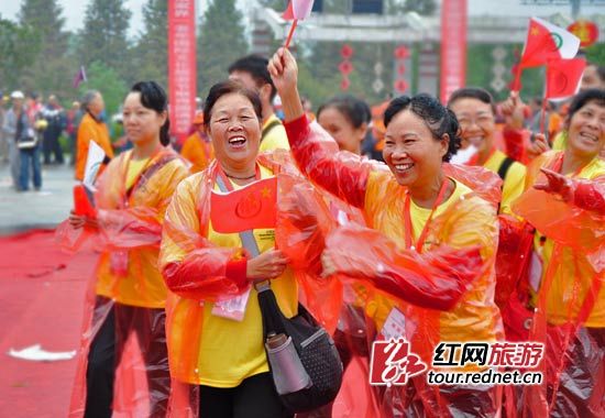 中国老年旅游发展不足首届老年旅游节在张家界开幕