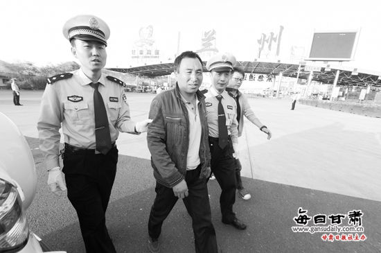 兰州:轧死路人逃逸交警追到拉萨DNA“锁定”肇事司机