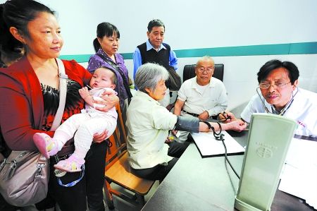 重庆城乡困难群众基本生活有制度保障