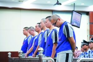 假冒Crocs商标及行受贿案开庭