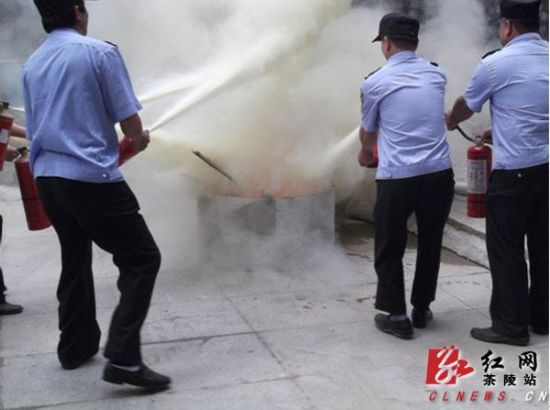 茶陵县举行第一届物业小区消防演习