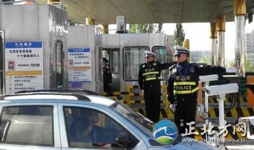 高速免费第一天呼市高速公路车流量增加通行顺畅