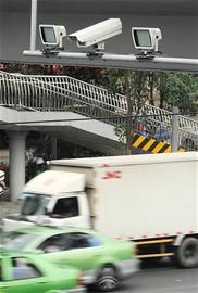 今起“逗硬”处罚违限车违限车隧道内随意变道将受双重处罚