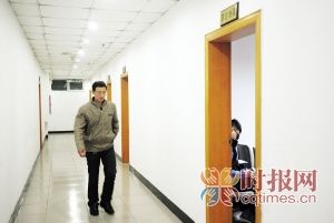 男友:我拉住了她3秒钟,
