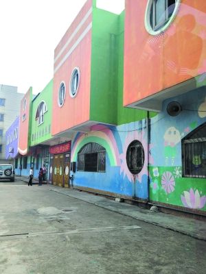 罚站时被老师拉一下5岁女童摔倒手腕骨折
