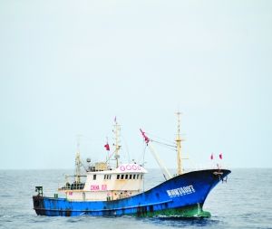 我海监钓鱼岛领海驱离日船