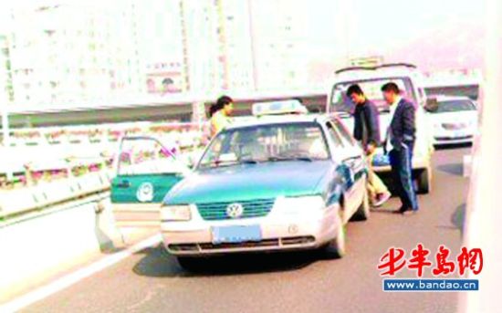 青岛昨发生多起车祸里面都有出租车身影
