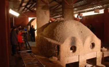 央视《瓷路》摄制组禹州探寻钧瓷窑变之谜