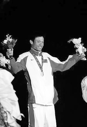 亚运会金牌得主跳海救人