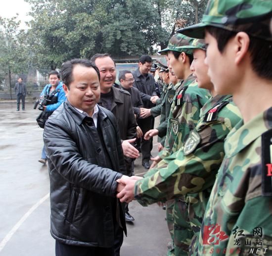 张才金:要确保全县人民过一个快乐祥和的春节