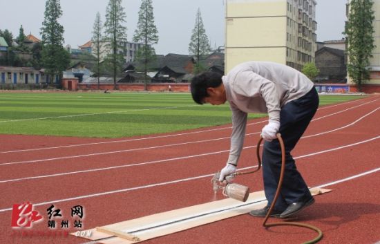靖州首个塑胶跑道运动场将投入使用