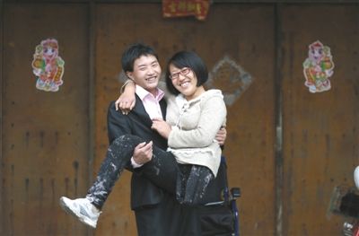 装假肢的时候,左腿假肢小腿不够修长.
