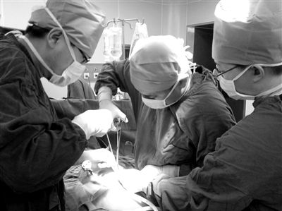 友谊医院开展微创腹腔镜胆囊切除术