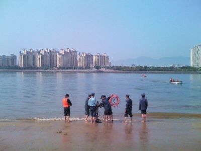 民警沿江加强巡逻 闽江公园盯紧沙滩