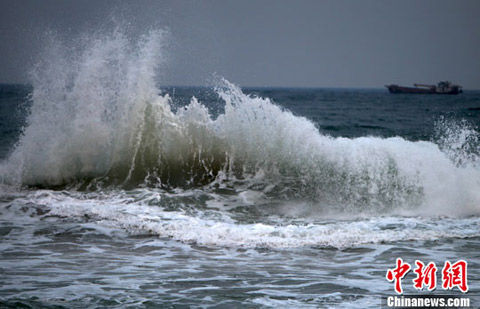 台风罗莎逼近 三亚多措施确保辖区水上安全