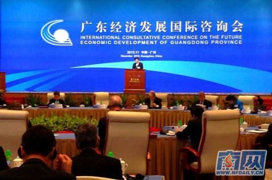 21经济_图/21世纪经济报道-欧美街头时尚 欧美时尚巨头如何欢度危机