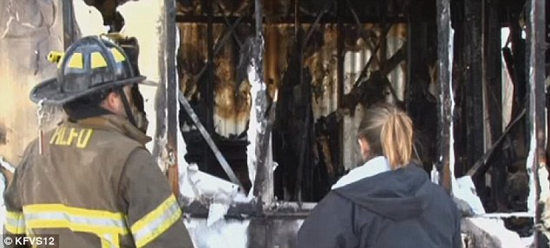 美国消防员夫妻远水难救近火 自家房子被烧光