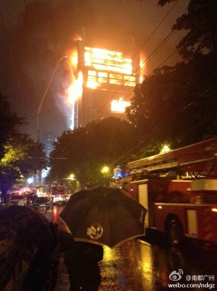 广州建业大厦起火,原因或为电线短路