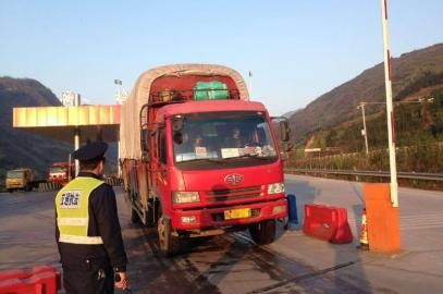 入口计重1年多 雅西高速货车变乖了