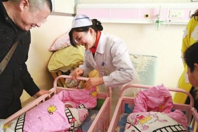 泸州首例试管婴儿双胞胎诞生