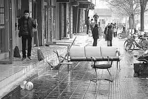 兰州城关区一家店铺暖气阀门爆裂