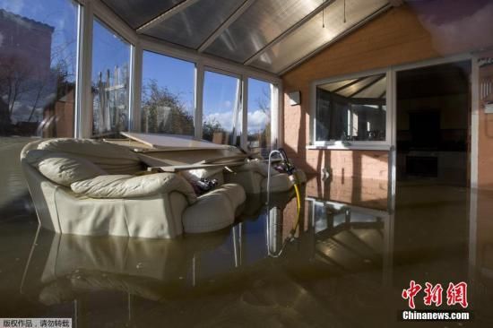 英国暴雨不断水患难解 恐爆发胃肠炎疫情