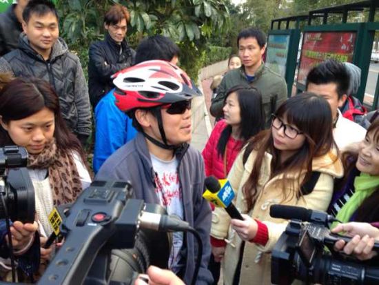 丽江阳光男骑行来广州为<em>挽回初恋女友</em>_新浪新