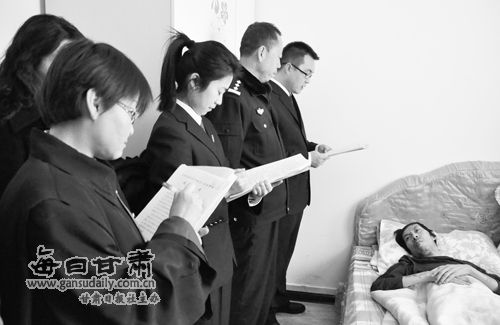 嘉峪关:毒贩因病取保候审 法官前往家中开庭