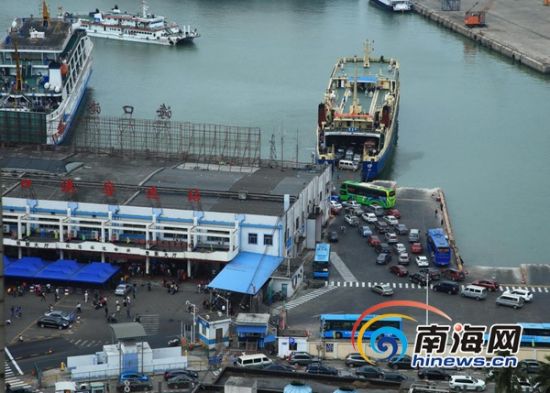 大年初六正值海南自驾旅客回程高峰,海口秀英港和南港码头滞留千辆车