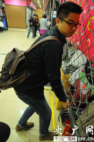 [主播不在家]主播姚轶滨挑战动物园服装市场批