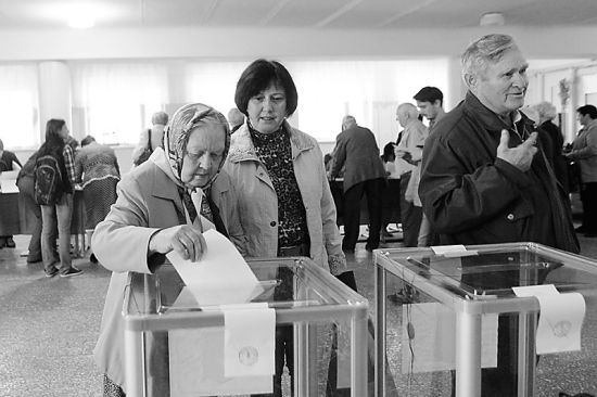 乌克兰东部两州举行独立公投