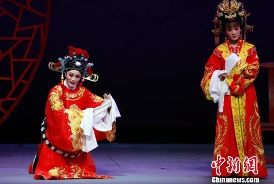 <em>越剧</em>《<em>女驸马</em>》福建首演 王派传人李敏演绎经
