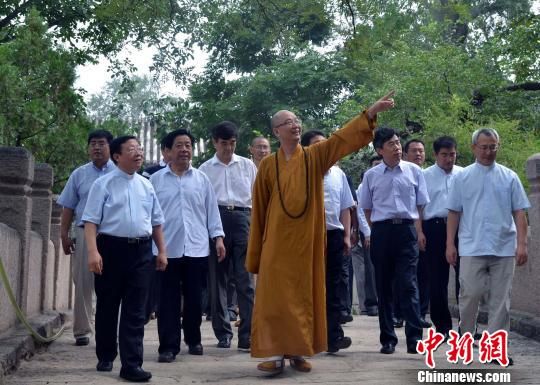 天主教中青年代表参访北京龙泉寺_新浪新闻